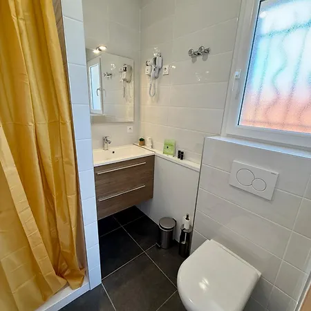 D'hotes Grange Debout Bed & Breakfast 3*
